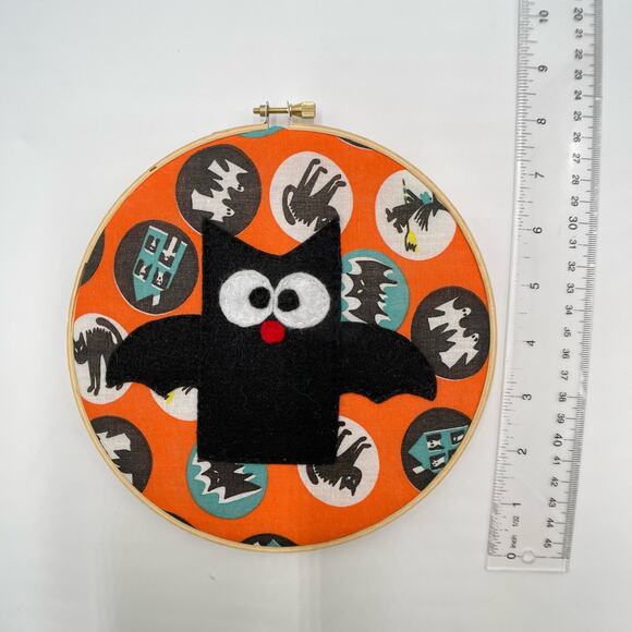 8" Orange Cute Halloween Bat Wall Hanging Felt Embroidery Rind Art - Picture 4 of 5